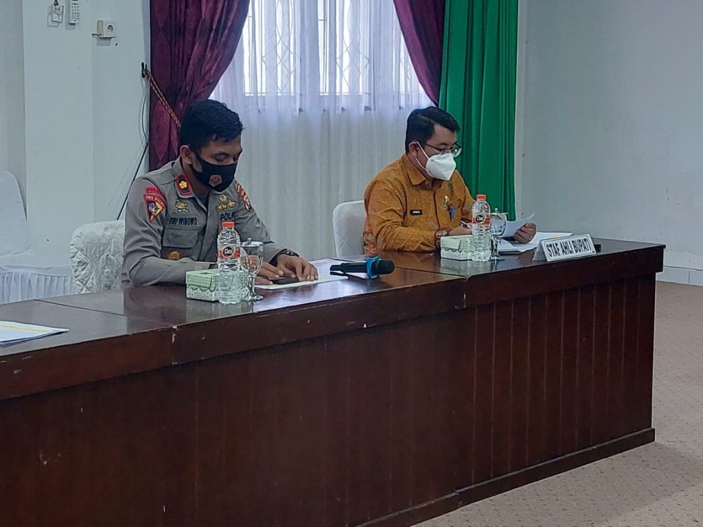 Wakil Bupati Gumas Pimpin Rapat  Evaluasi Dan Percepatan Vaksinasi Covid-19