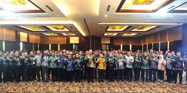 Kepala Disbun Prov. Kalteng Rizky R Badjuri Ikuti Diskusi Panel dengan Ketua Umum Gabungan Pengusaha Kelapa Sawit Indonesia (GAPKI) Eddy Martono