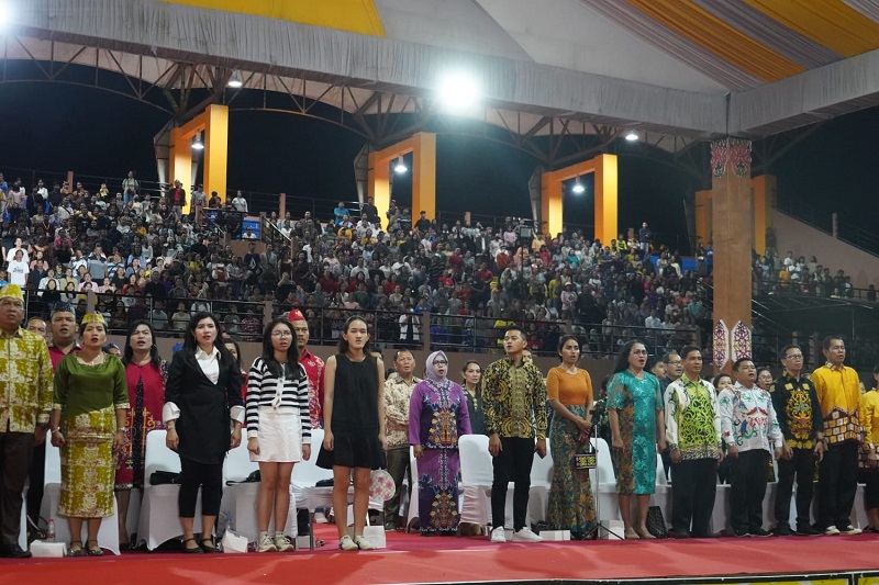 Wagub Kalteng Edy Pratowo Dampingi Wakil Menteri Agama Indonesia Saiful Rahmat Dasuki Buka Pesta Paduan Suara Gerajawi (Pesparawi) ke-17