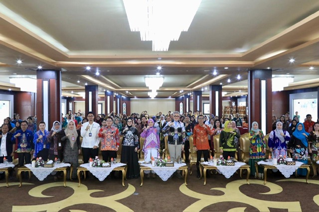 Ketua Dekranasda Prov. Kalteng Ivo Sugianto Sabran Buka Kegiatan Peningkatan Desain Kriya dan Wastra Kalteng