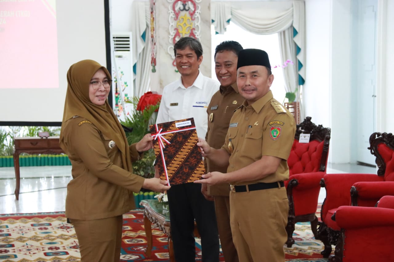 Gubernur Kalteng Sugianto Sabran Serahkan DIPA dan Alokasi TKD Tahun Anggaran 2024