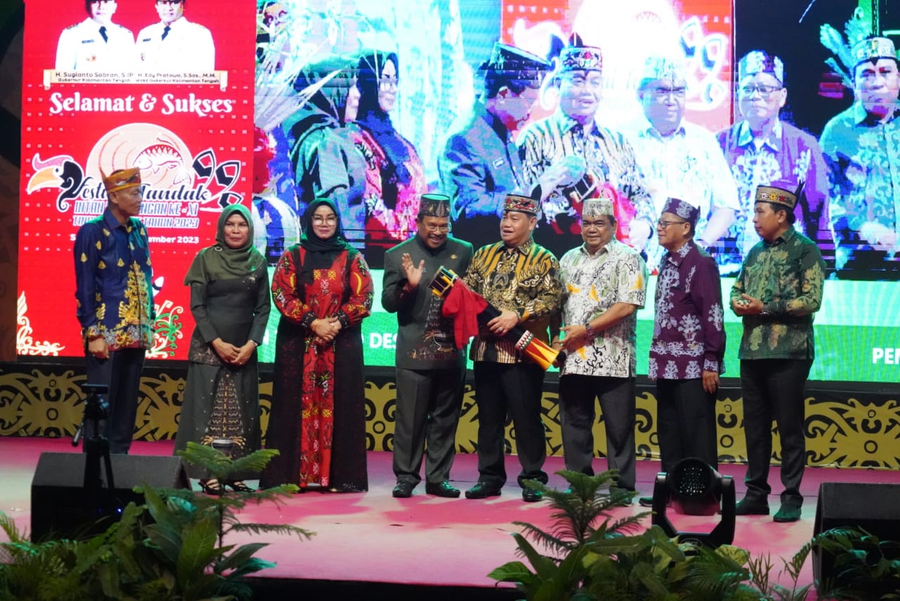 Sekda Prov. Kalteng Nuryakin Buka Festival Tandak Intan Kaharingan Tingkat Pusat Ke-XI
