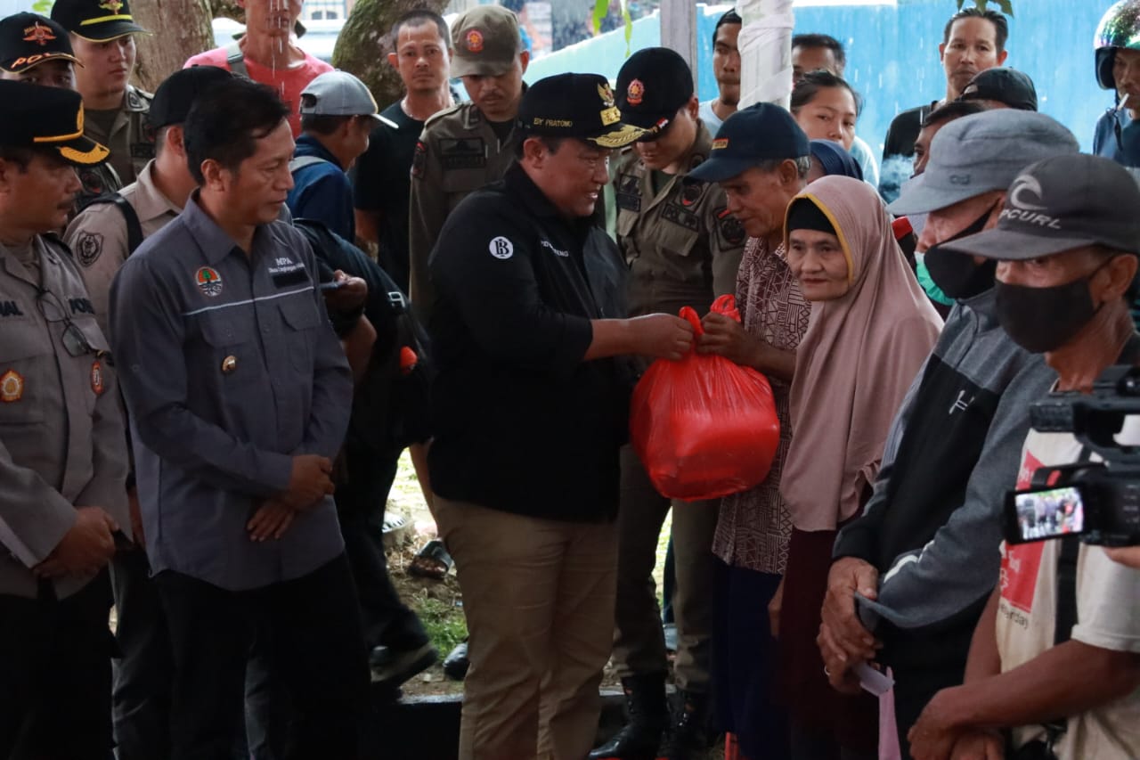 Wagub Edy Pratowo Tinjau Sekaligus Buka Pasar Penyeimbang/Pasar Murah di wilayah Kabupaten Barito Utara