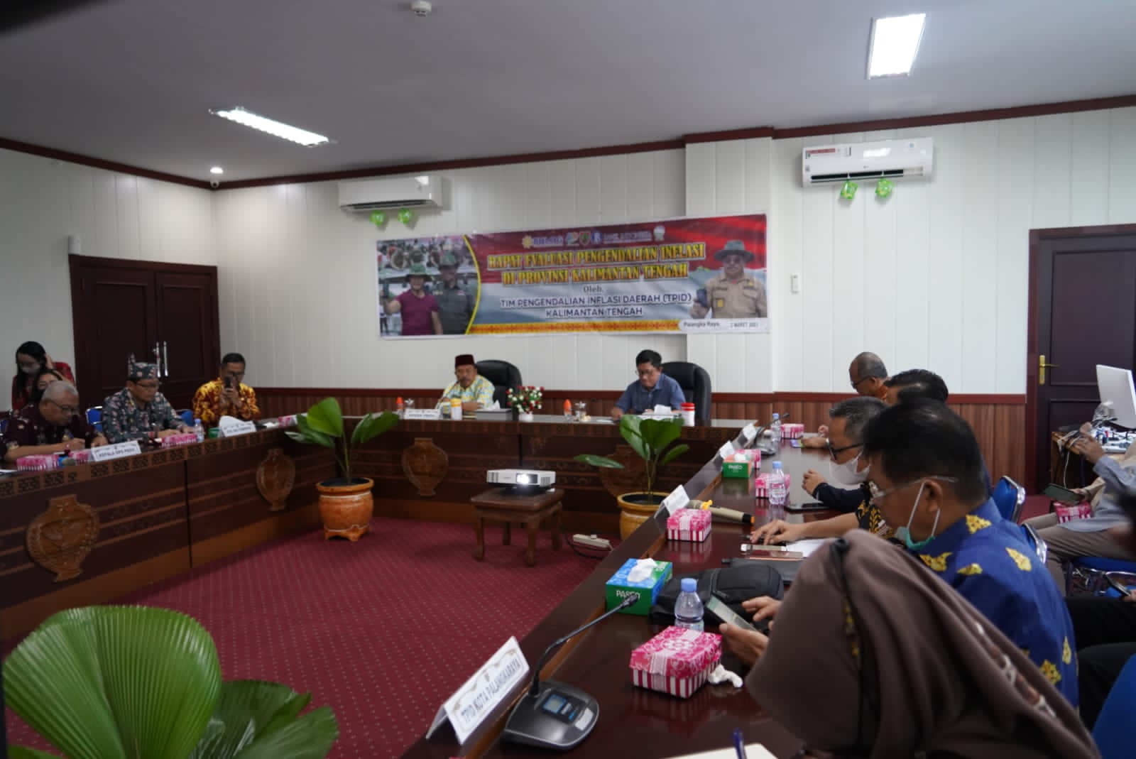 Sekda Prov. Kalteng Pimpin Rapat Evaluasi TPID terhadap Hasil Rilis BPS Terkait Inflasi Kalteng Bulan Februari 2023