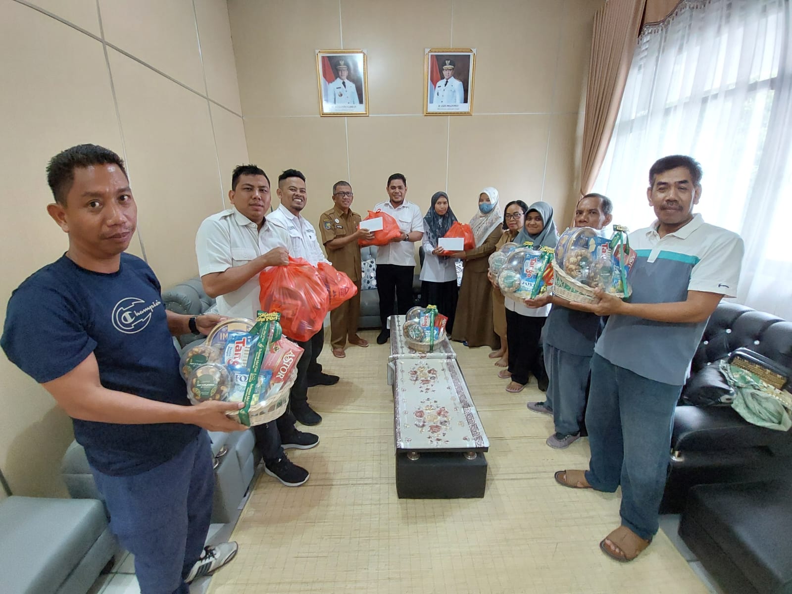 Badan Kebangpol Prov. Kalteng Bagikan Tali Asih kepada PPNPN