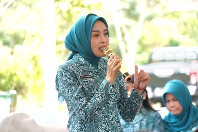 Ketua TP-PKK Kalteng Aisyah Thisia Agustiar Sabran Dengan Organisasi Perangkat Daerah Gelar Bakti Sosial Dalam Rangka Hari Kesatuan Gerak PKK ke-53 Tahun 2025