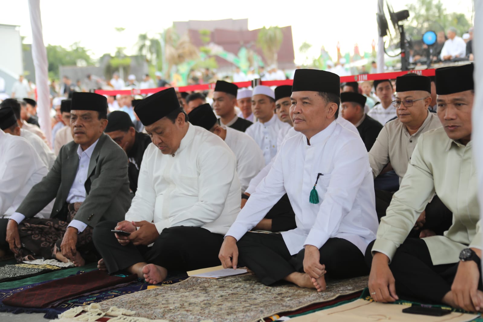 Gubernur Kalteng Agustiar Sabran dan Wagub Kalteng Edy Pratowo Salat Idulfitri 1446 Hijriah