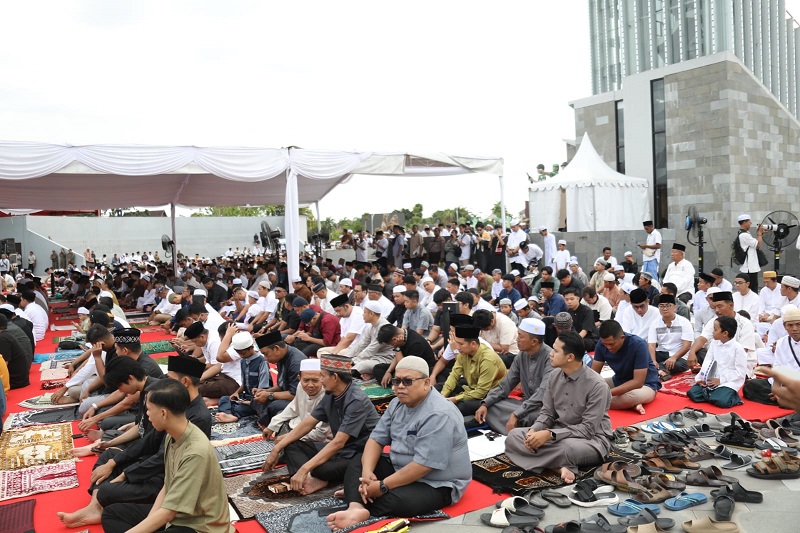 Gubernur Kalteng Agustiar Sabran dan Wagub Kalteng Edy Pratowo Salat Idulfitri 1446 Hijriah