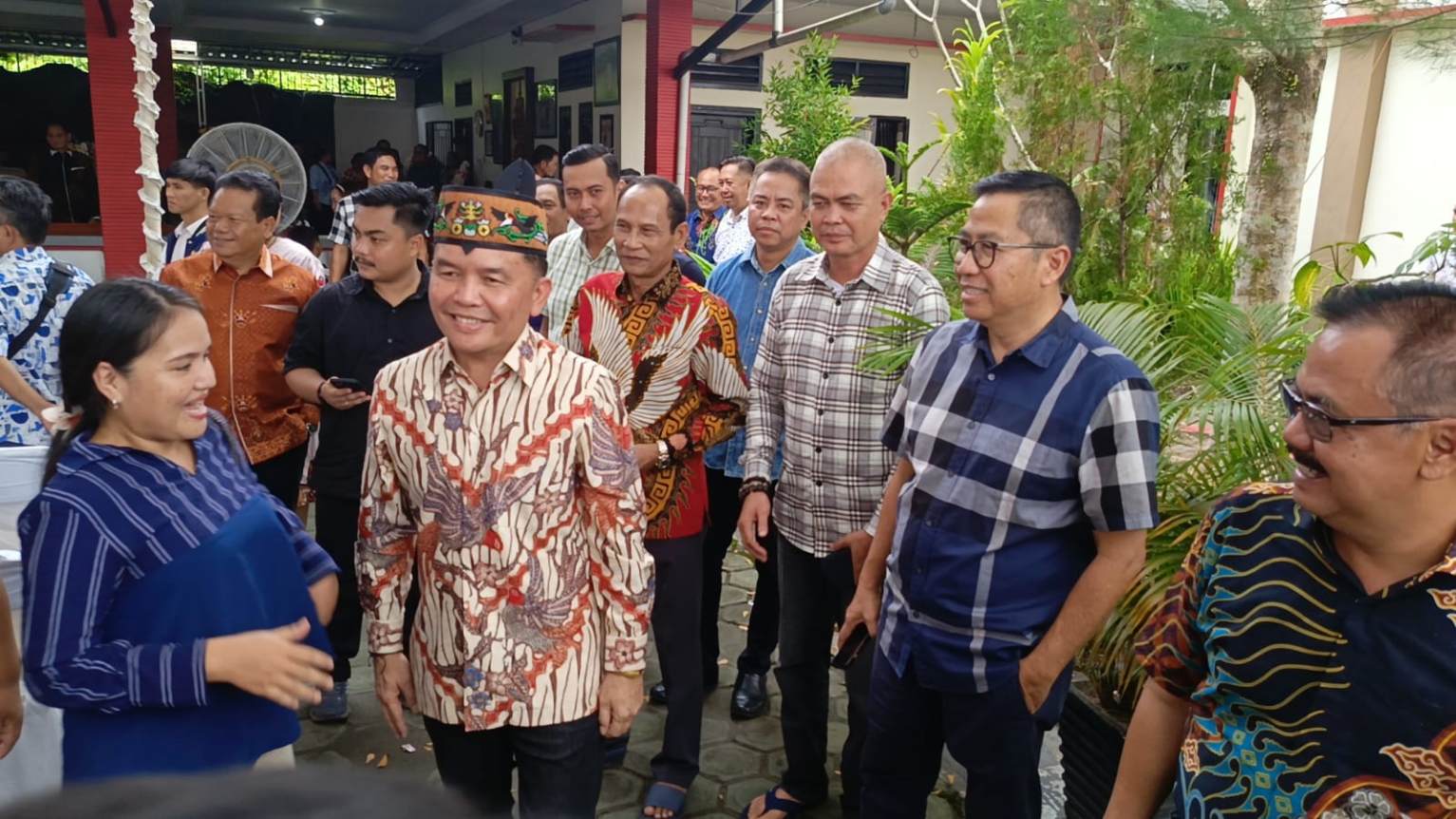 Kepala BAPPERIDA Prov. Kalteng Leonard S. Ampung Dampingi Gubernur Kunjungi Kediaman Ketua DPRD Kalteng