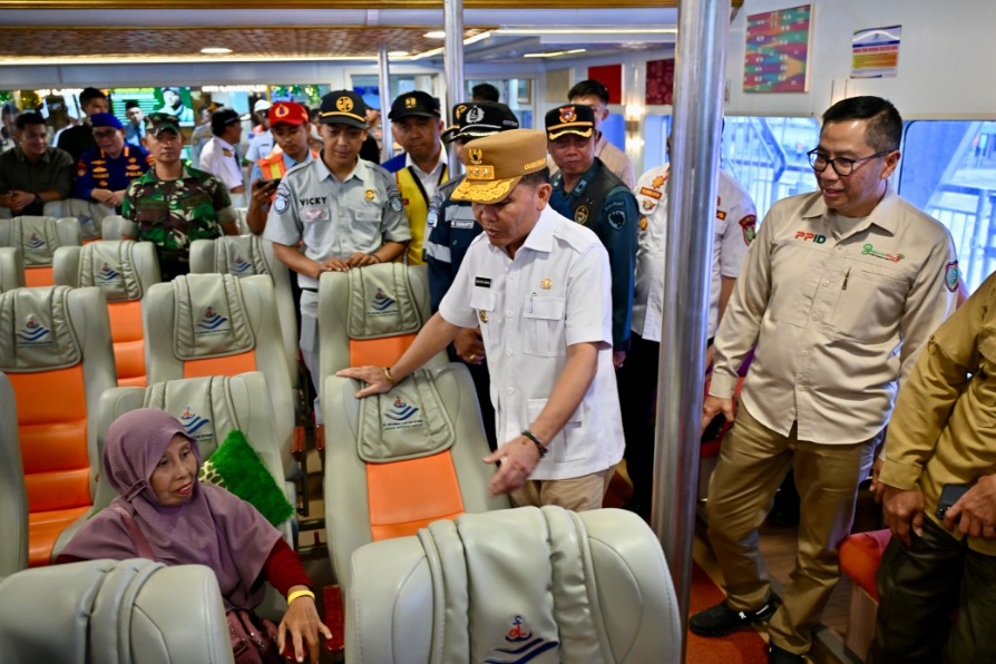 Kepala BAPPERIDA Prov. Kalteng Leonard S. Ampung Dampingi Gubernur Kalteng Agustiar Sabran Lakukan Kunker ke Pelabuhan Mentaya Sampit