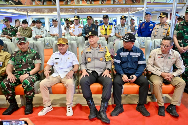 Kepala BAPPERIDA Prov. Kalteng Leonard S. Ampung Dampingi Gubernur Kalteng Agustiar Sabran Lakukan Kunker ke Pelabuhan Mentaya Sampit