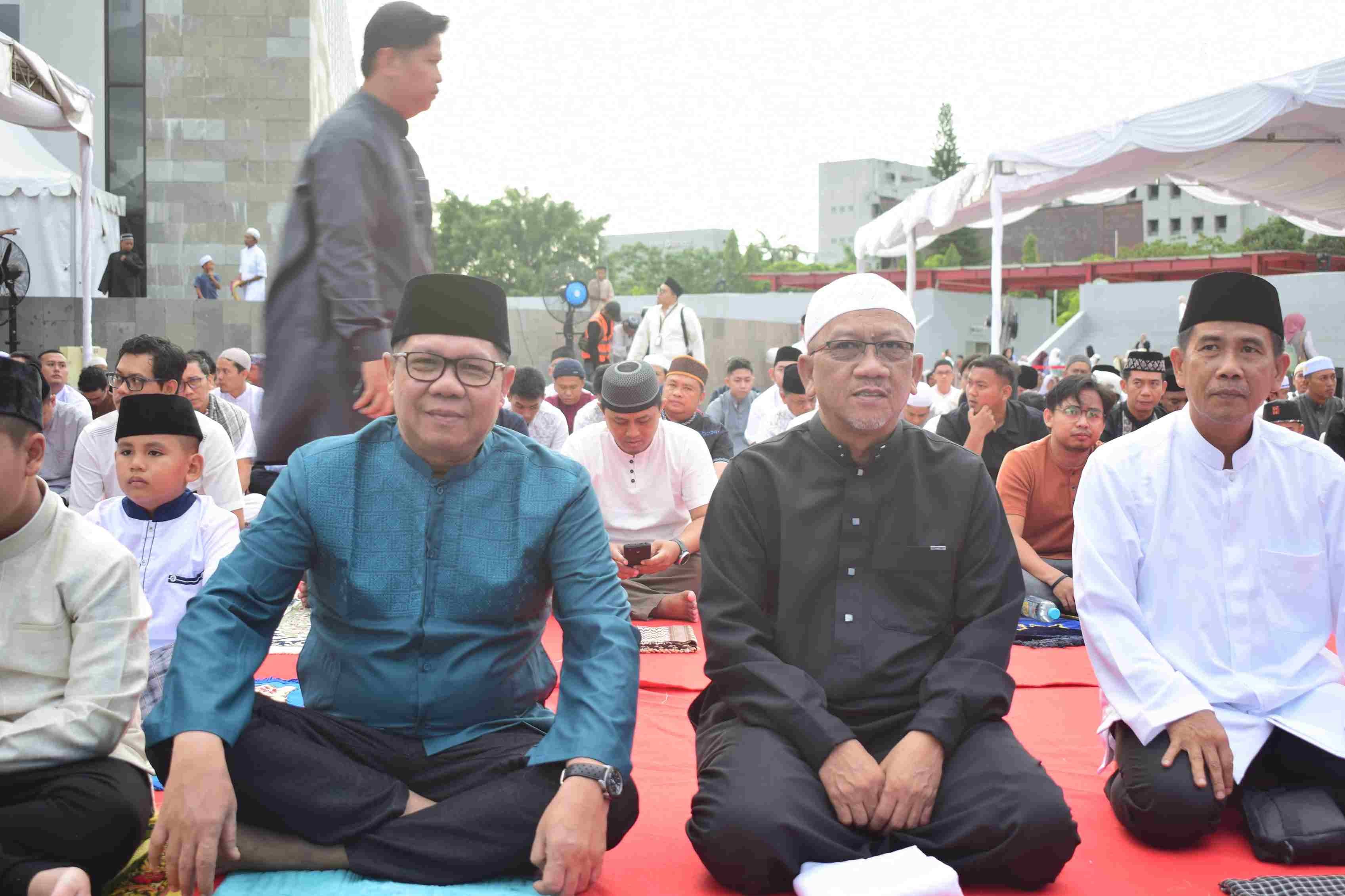 Kepala Dislutkan Prov. Kalteng Darliansjah Ikuti Shalat Idulfitri