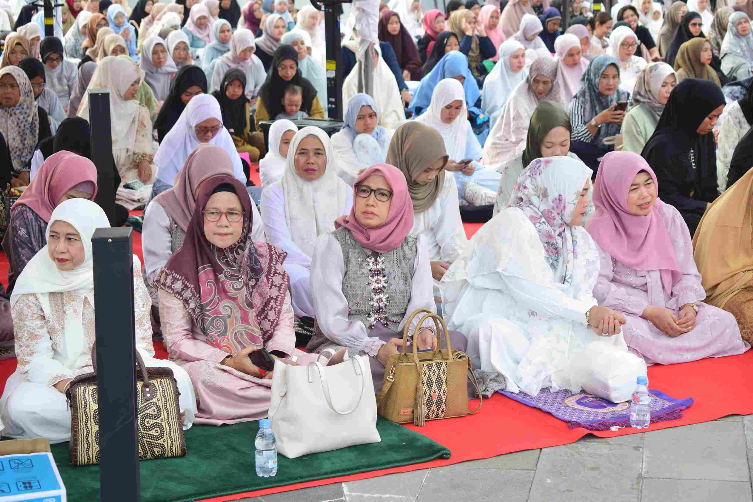 Kepala Dislutkan Prov. Kalteng Darliansjah Ikuti Shalat Idulfitri