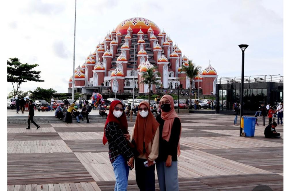 Sekda Prov. Kalteng Nuryakin Salat Subuh Berjamaah di Masjid Kubah 99 Asmaul Husna