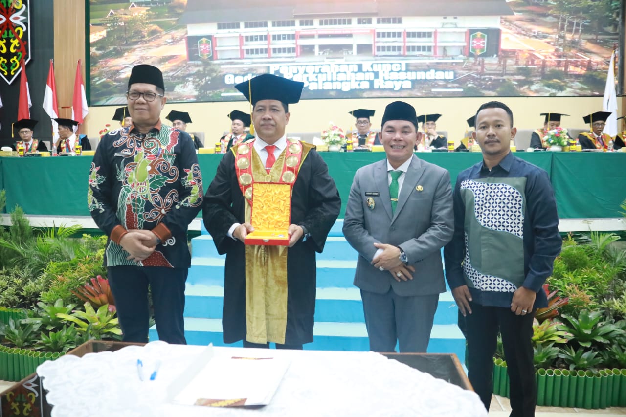 Staf Ahli Gubernur Kalteng Darliansjah Tekankan Wisuda sebagai Awal Perjalanan pada Wisuda UIN Palangka Raya 2026