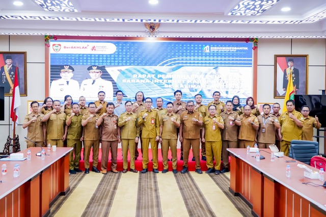 Plt. Kadiskominfosantik Prov. Kalteng Rangga Lesmana Pimpin Rapat Terkait Penyediaan Sarana Internet di Provinsi Kalteng