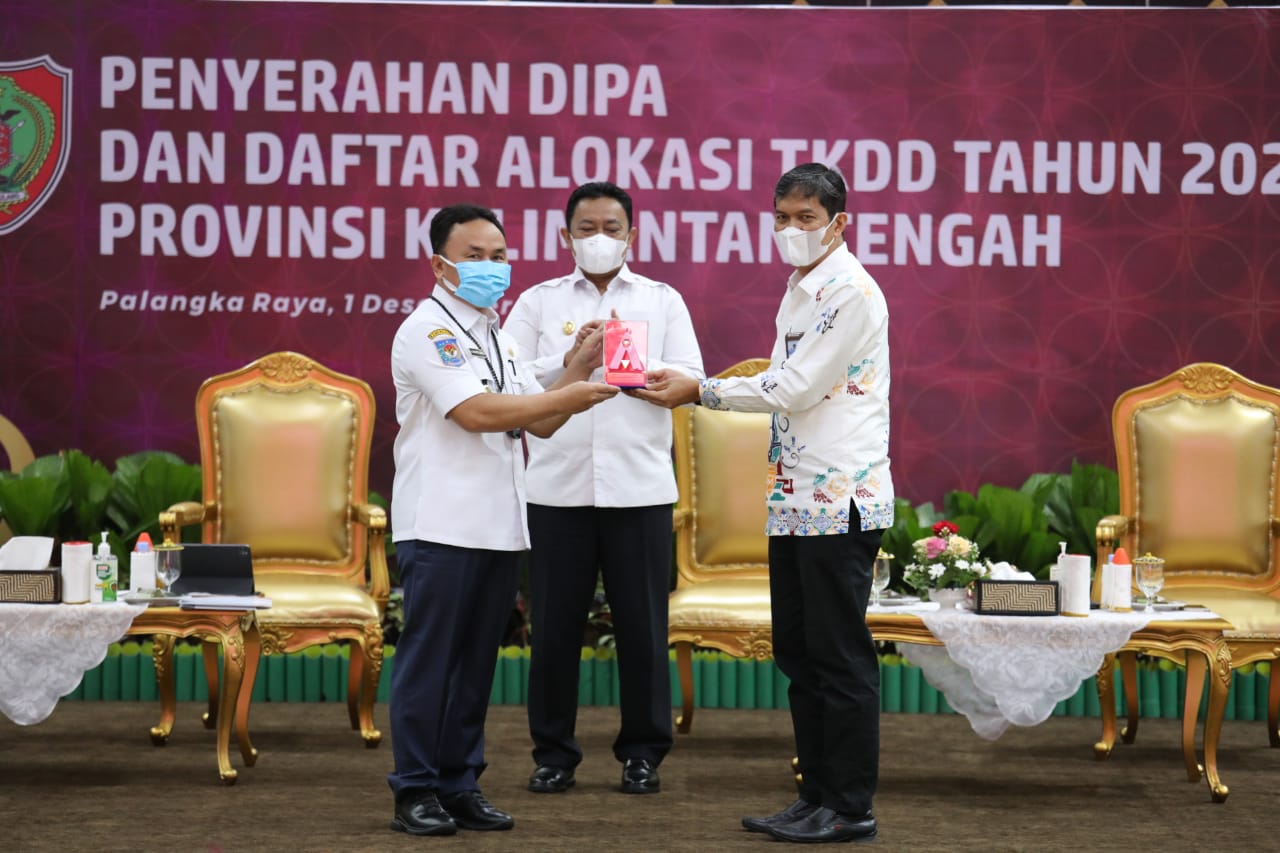 Gubernur Kalteng Menyerahkan DIPA TA 2022