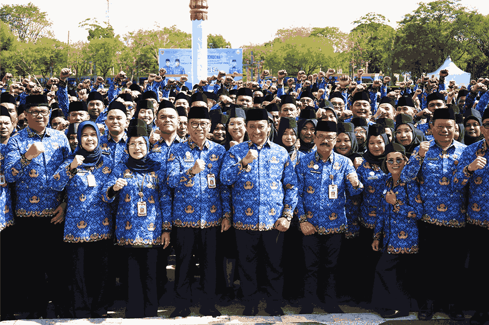 Wagub Kalteng Edy Pratowo Serahkan SK Pengangkatan PPPK, Usai Pelaksanaan Upacara HUT ke-54 KORPRI