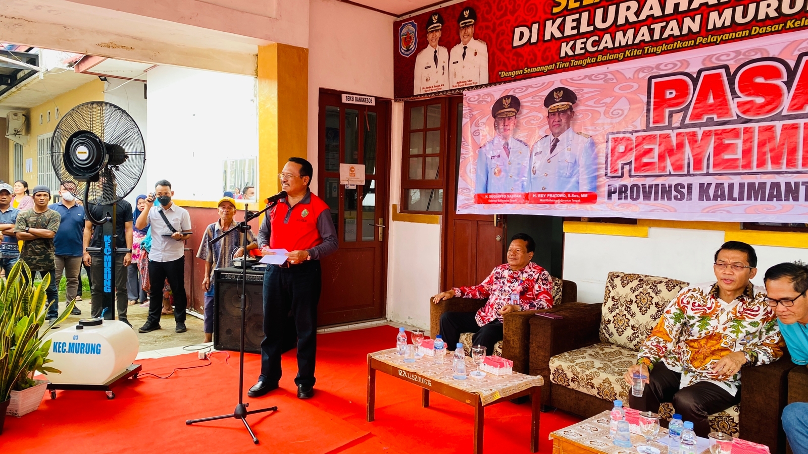 Sekda Prov. Kalteng Buka Pasar Penyeimbang Di Kelurahan Beriwit