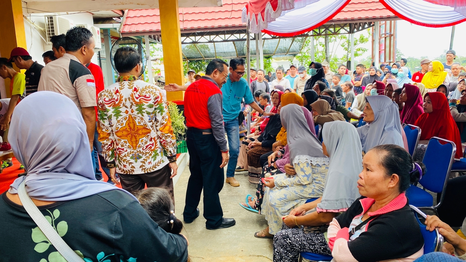 Sekda Prov. Kalteng Buka Pasar Penyeimbang Di Kelurahan Beriwit