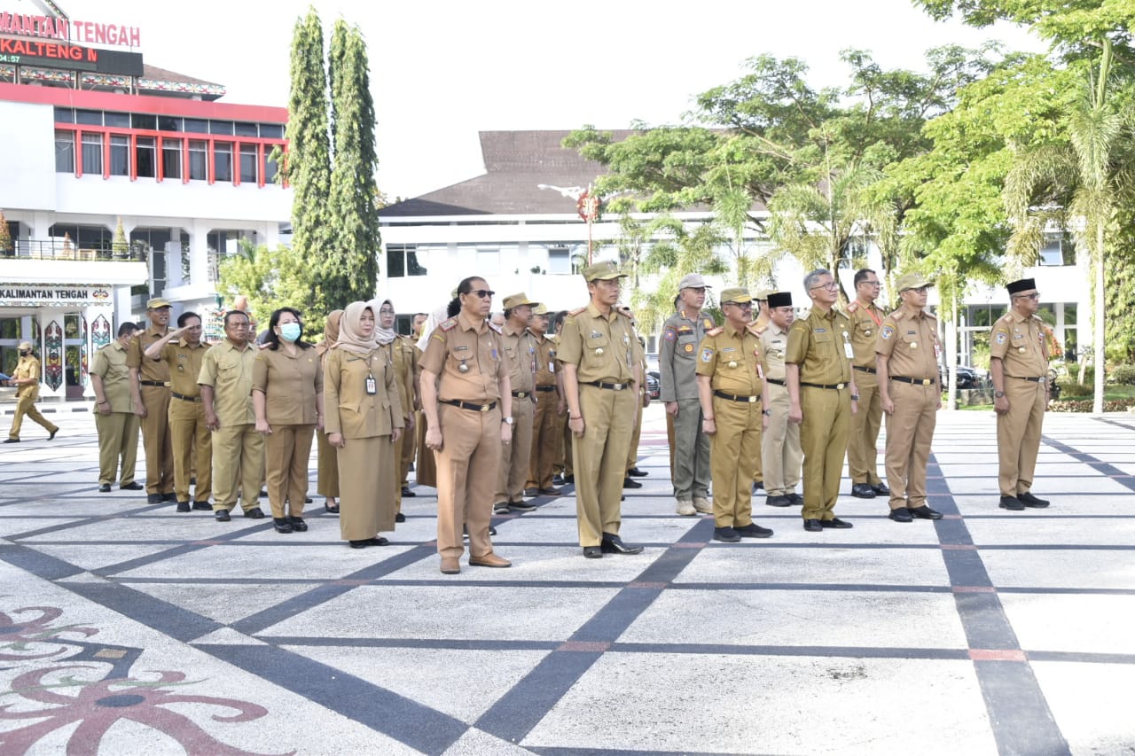 Sekda Prov. Kalteng Pimpin Apel Di Hari Pertama Kerja Pada Tahun 2023