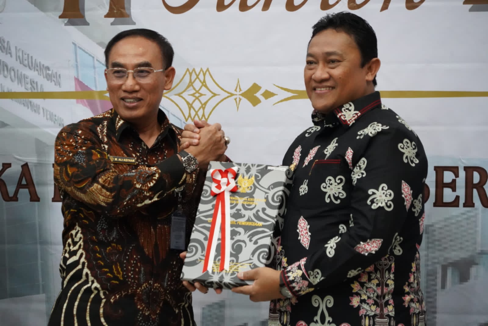 Wagub Kalteng Edy Pratowo Terima LHP Kinerja dan DTT Semester II Tahun 2023 dari BPK