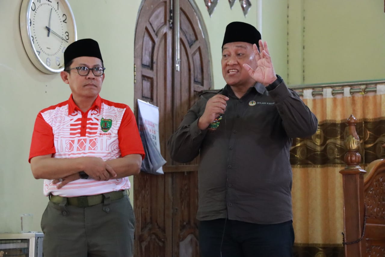 Gubernur Kalteng Beri Bantuan Uang Tunai Untuk Pengurus Masjid Besar Ar-Rahman Jihi 