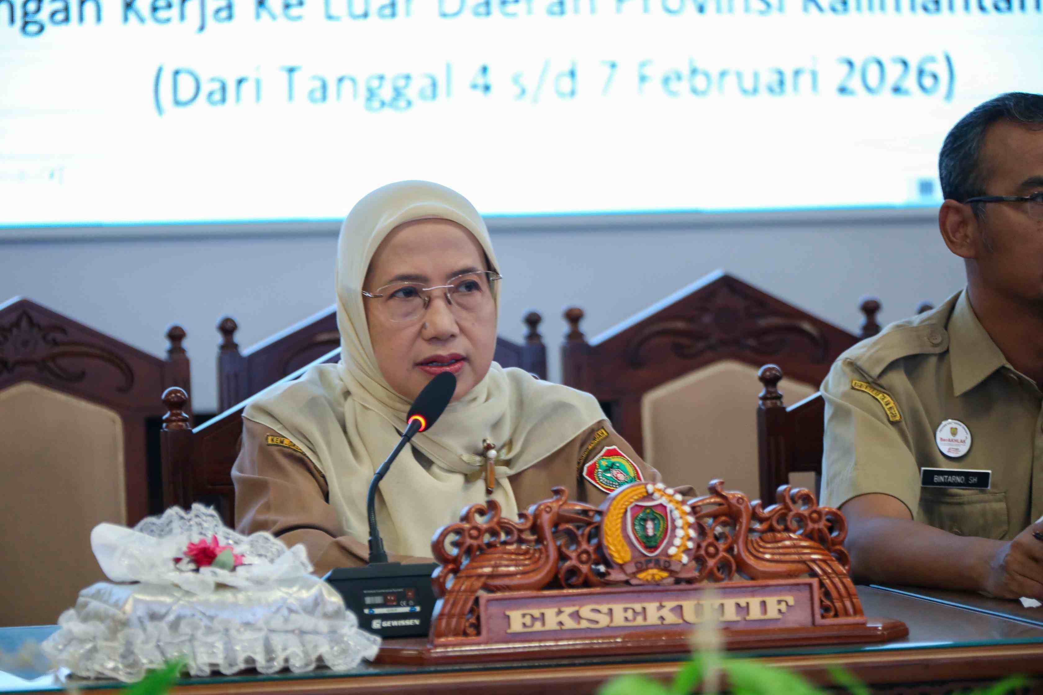 Asisten III Sunarti Hadiri Rapat Banmus DPRD Provinsi Kalteng