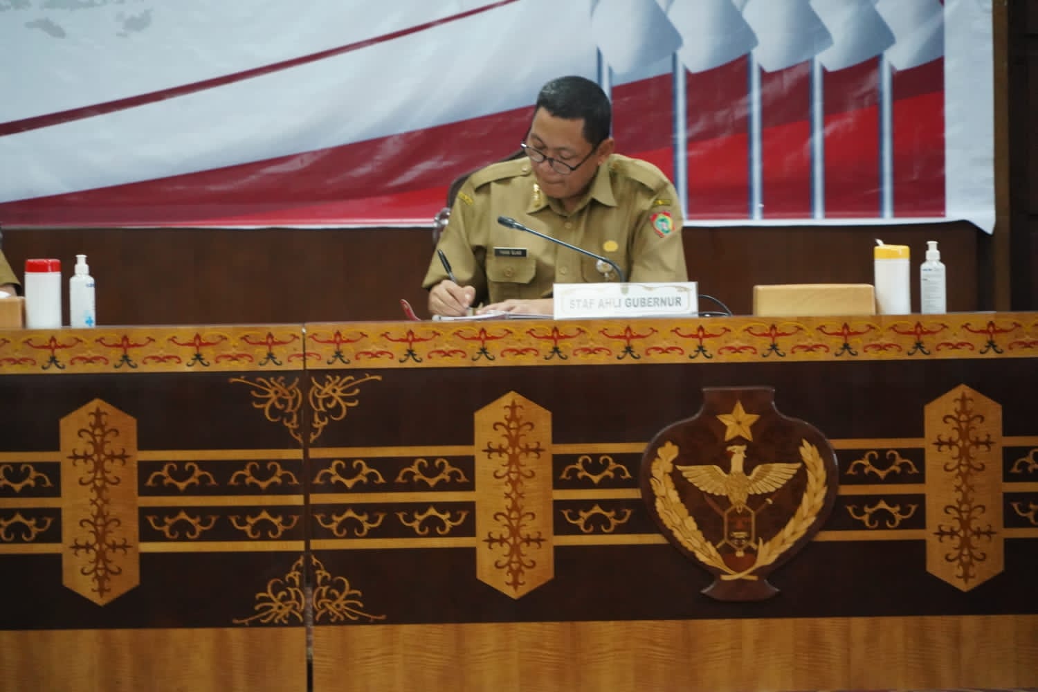 Asisten Ekbang Leonard S. Ampung Pimpin Rapat Mekanisme Penyampaian Keputusan Menteri Koordinator Bidang Perekonomian