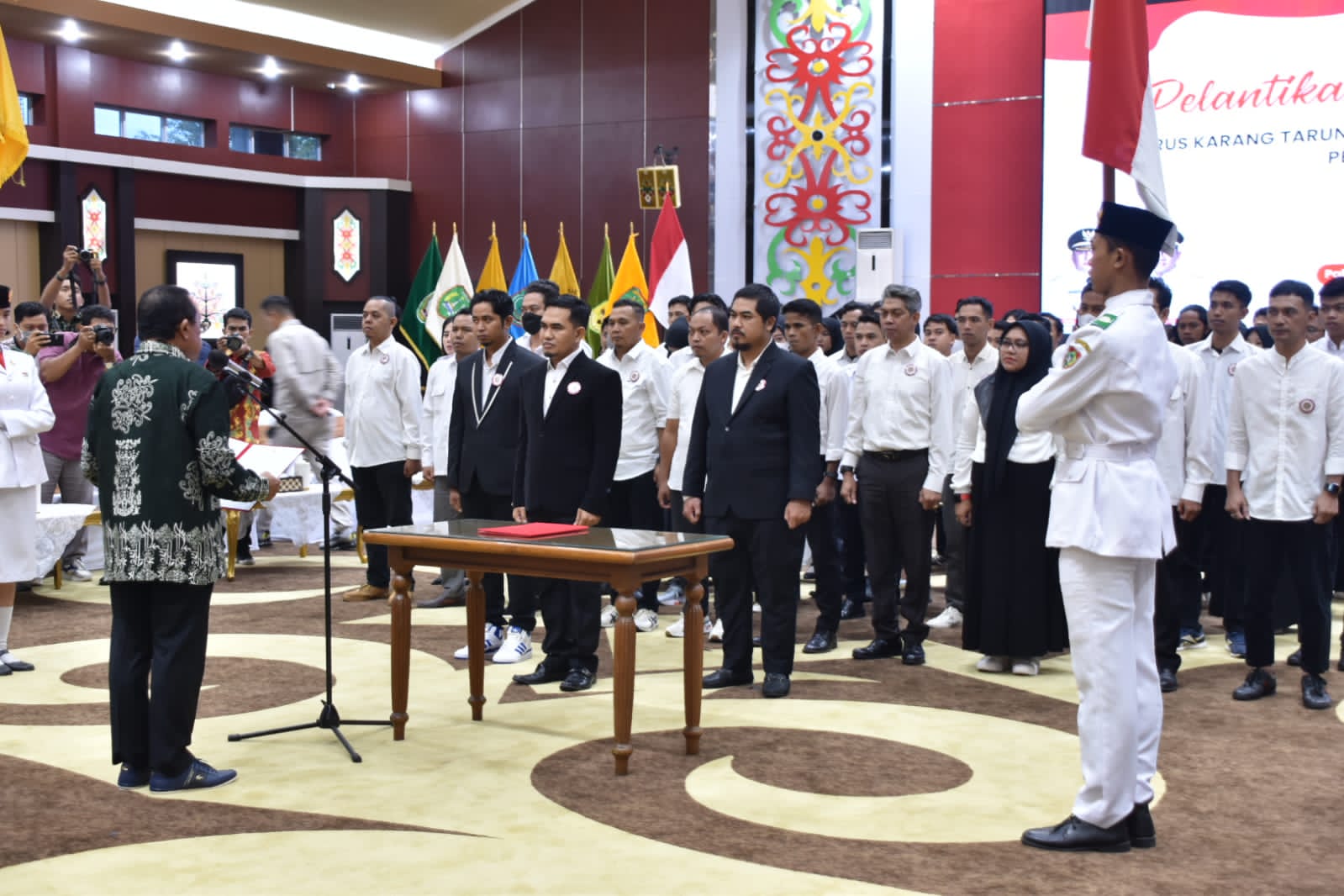 Sekda Prov. Kalteng Kukuhkan dan Melantik Pengurus Karang Taruna Prov. Kalteng Periode 2023-2028
