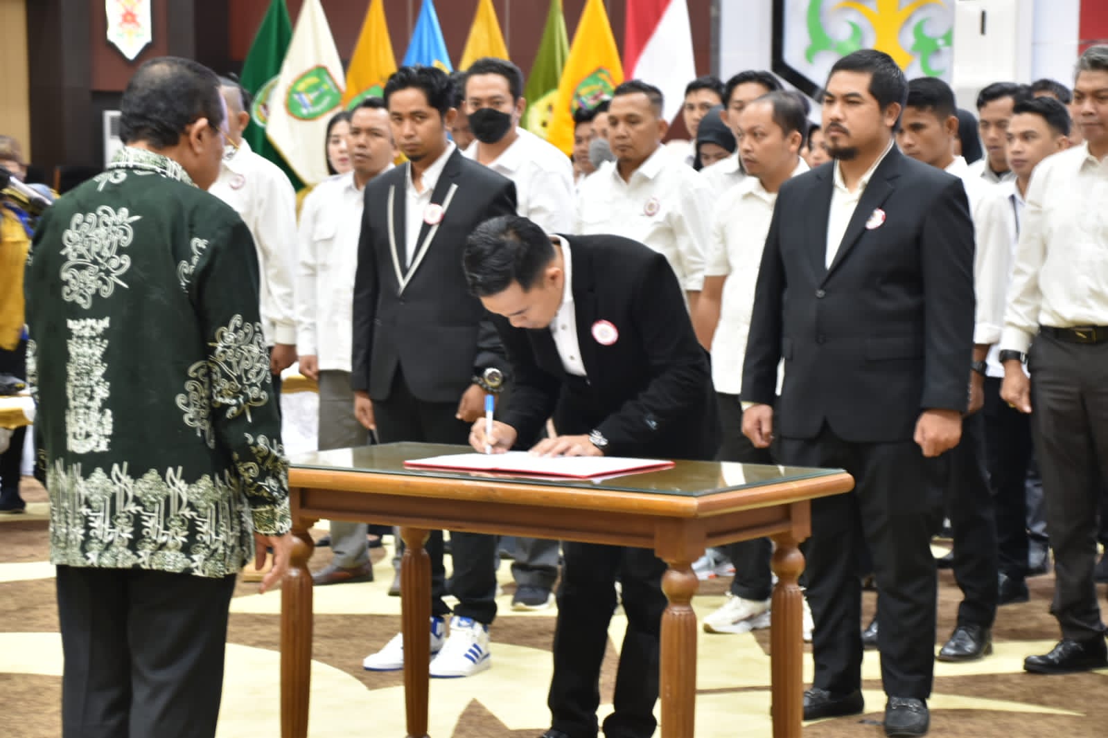 Sekda Prov. Kalteng Kukuhkan dan Melantik Pengurus Karang Taruna Prov. Kalteng Periode 2023-2028