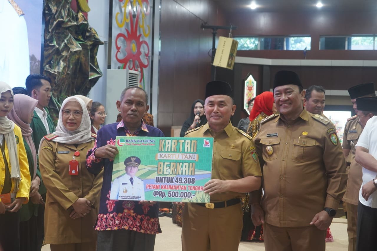 Gubernur Kalteng Sugianto Sabran Launching Program 1000 Rumah Guru Berkah DP 0% dan Penyaluran Tabungan Beasiswa Berkah