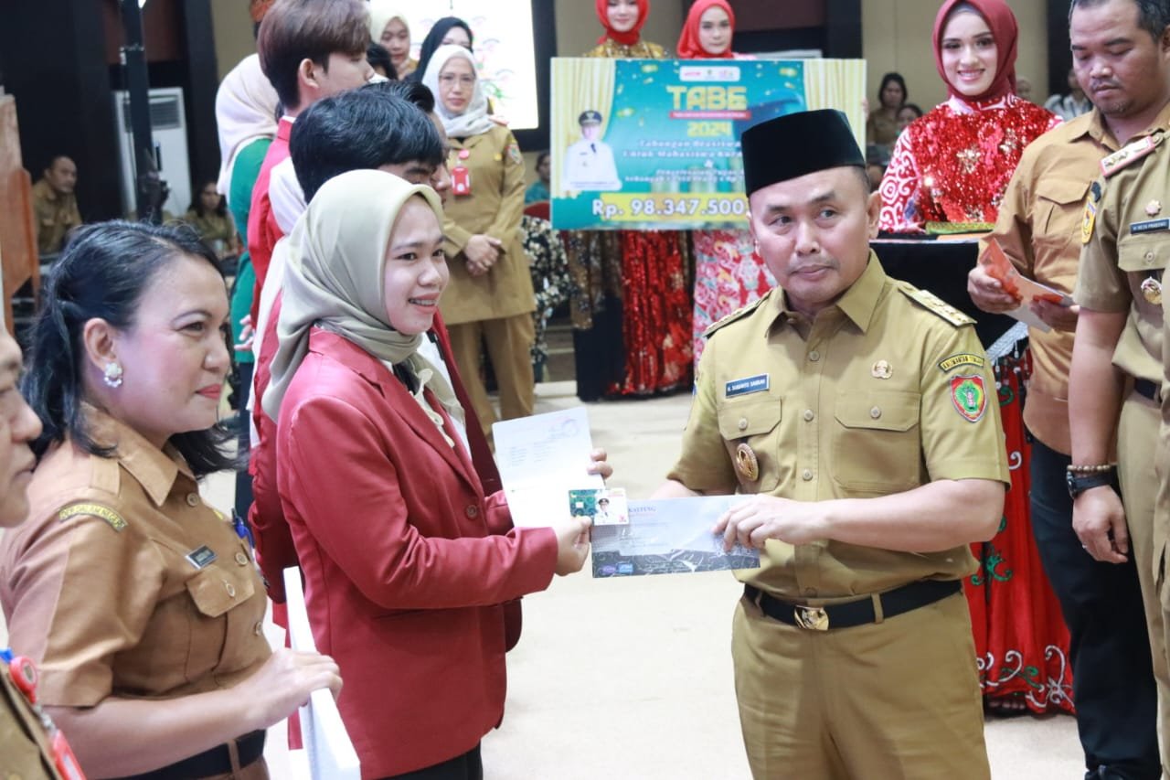 Gubernur Kalteng Sugianto Sabran Launching Program 1000 Rumah Guru Berkah DP 0% dan Penyaluran Tabungan Beasiswa Berkah