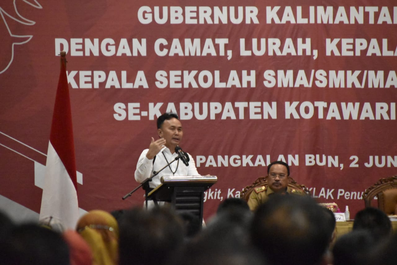 Gubernur Kalteng Serahkan Bantuan Voucher Akses Pendidikan Sarana/Prasarana Kalteng Berkah