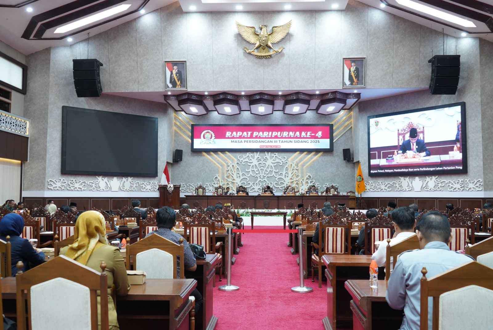 Wagub Kalteng Edy Pratowo Sampaikan Pendapat Akhir Pemprov. Kalteng Terhadap Dua Raperda Dalam Rapur ke-4 Masa Persidangan III DPRD
