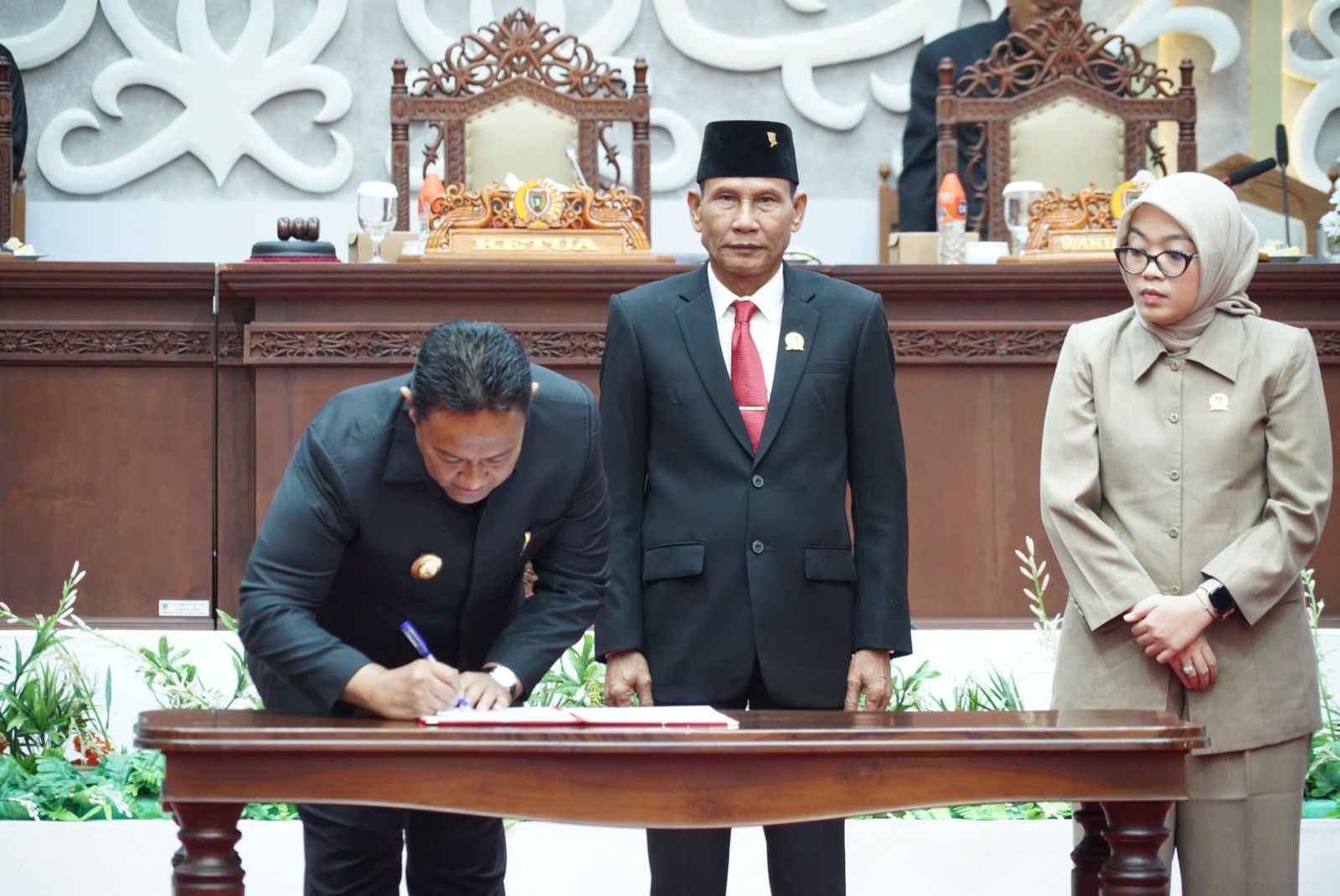 Wagub Kalteng Edy Pratowo Sampaikan Pendapat Akhir Pemprov. Kalteng Terhadap Dua Raperda Dalam Rapur ke-4 Masa Persidangan III DPRD