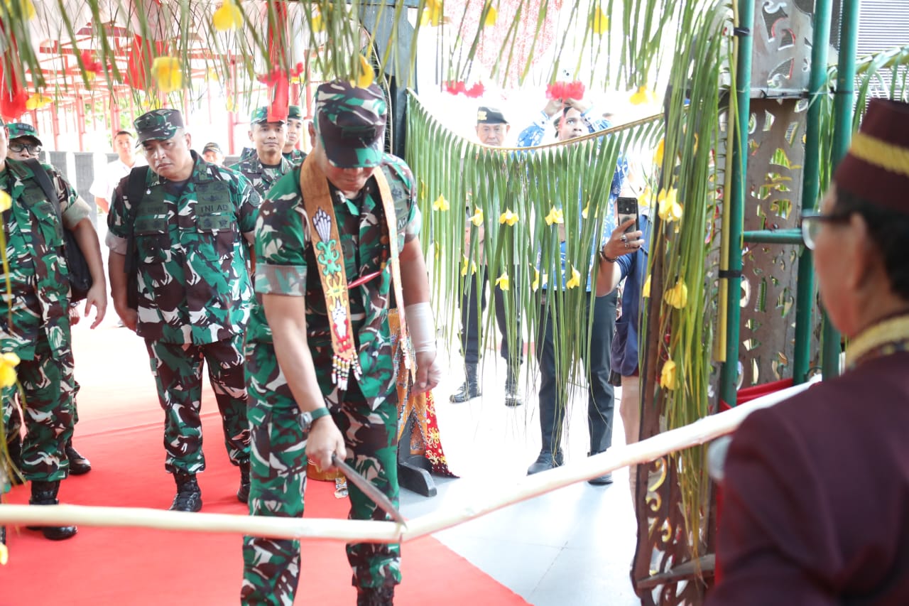 Gubernur Kalteng Agustiar Sabran Kedatangan Wakil Kepala Staf Angkatan Darat, Letnan Jenderal TNI Tandyo Budi Revita