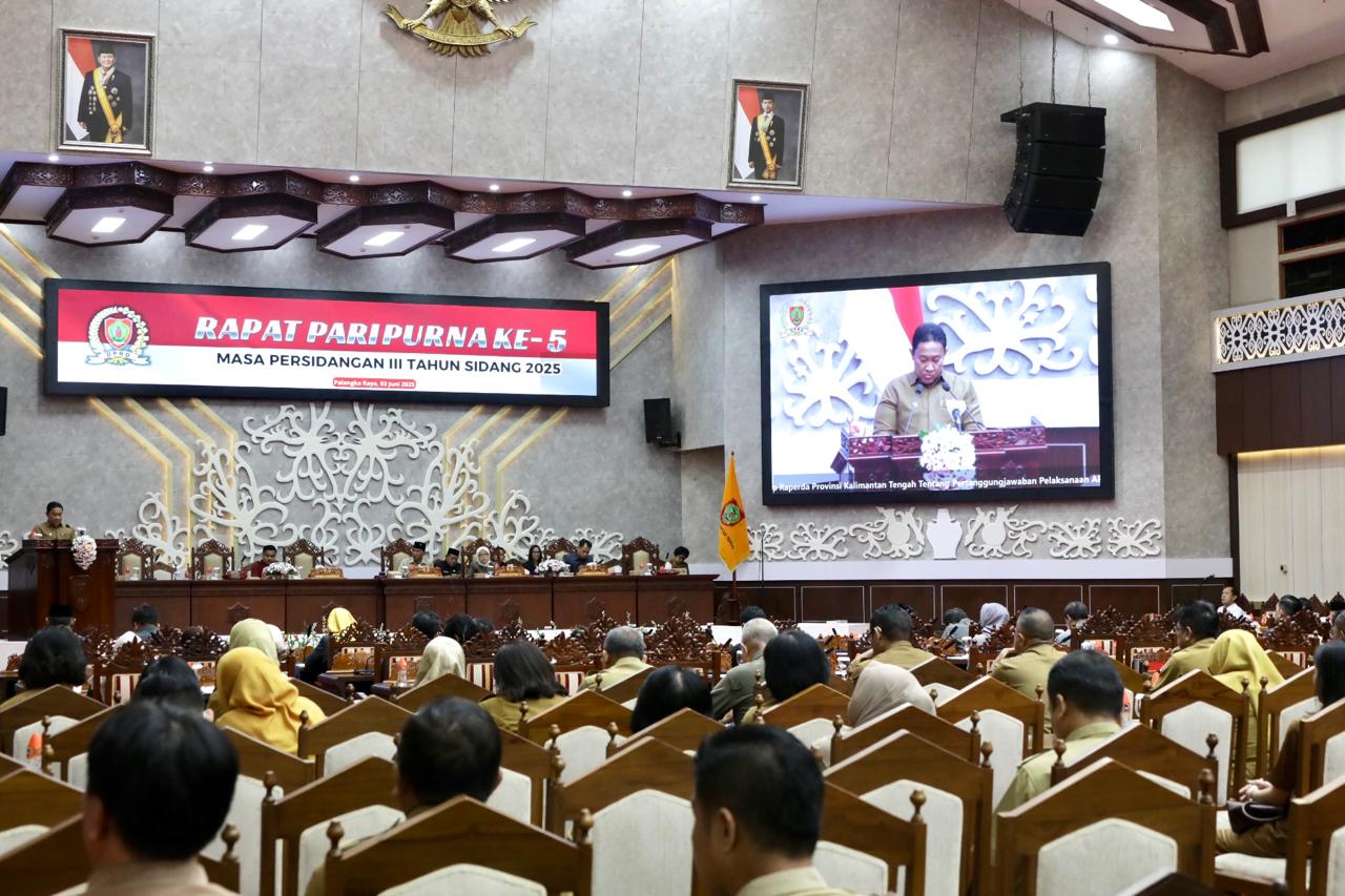 Wagub Edy Pratowo Sampaikan Laporan Pertanggungjawaban Pelaksanaan APBD Prov. Kalteng TA. 2024 Dalam Rapur Ke-5 Masa Persidangan III Tahun Sidang 2025