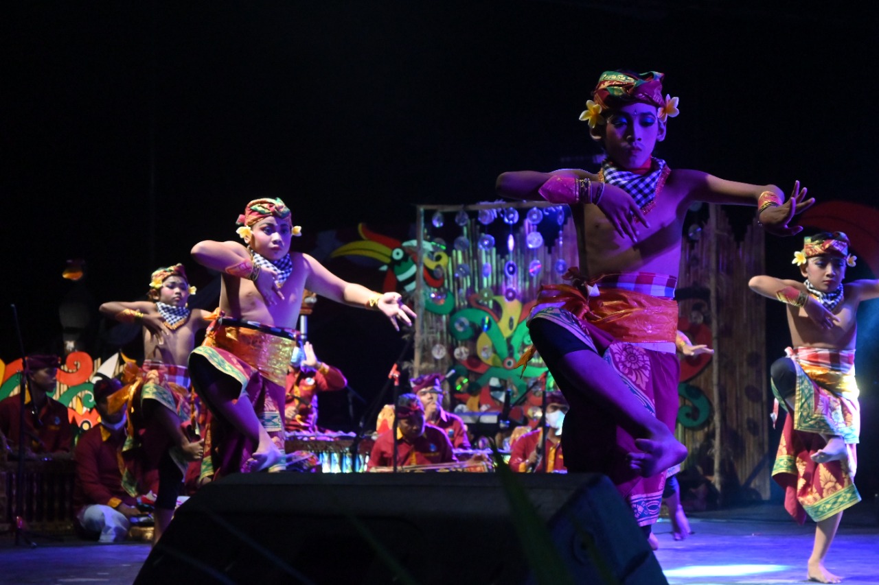 Kepala Dinas Budpar Prov. Kalteng Buka Secara Resmi Gelar Seni Budaya Tahun 2022