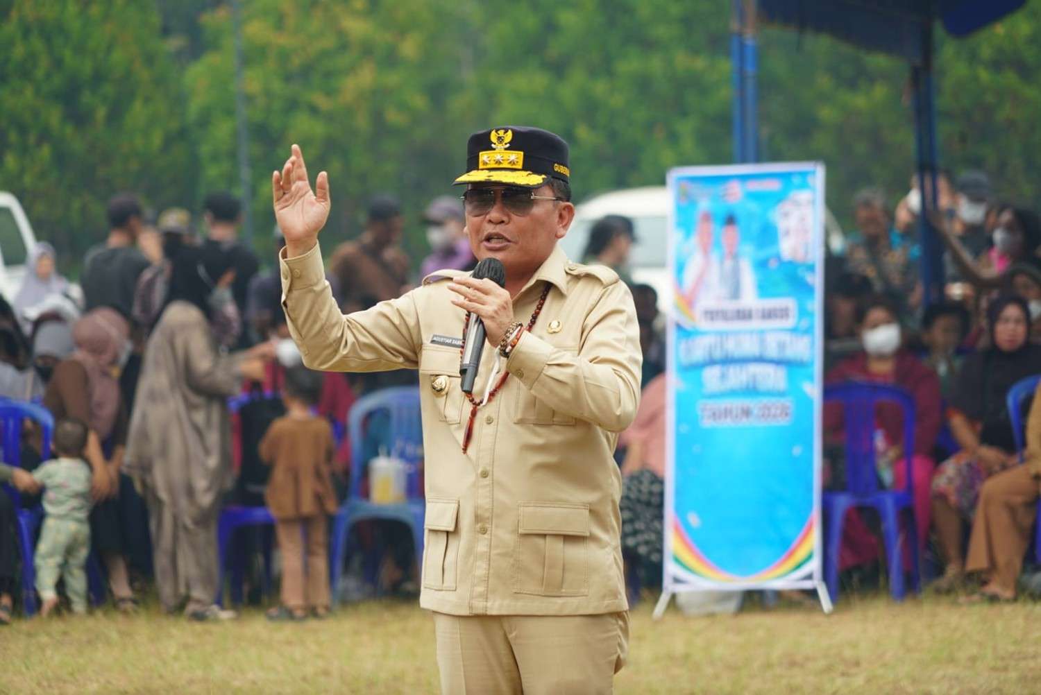 Gubernur Kalteng Agustiar Sabran Salurkan Bantuan Pangan, KHBS, dan Air Bersih bagi Warga Katingan Terdampak Karhutla