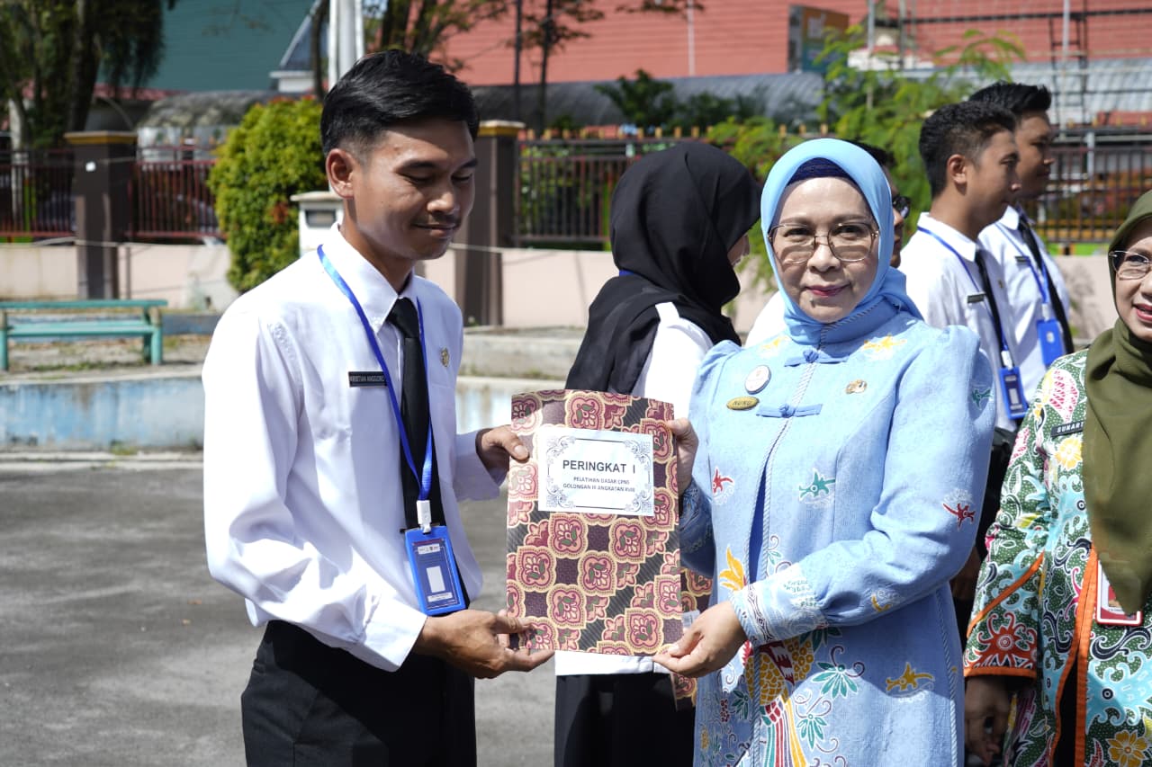 Asisten Administrasi Umum Setda Kalteng Tutup Latsar CPNS