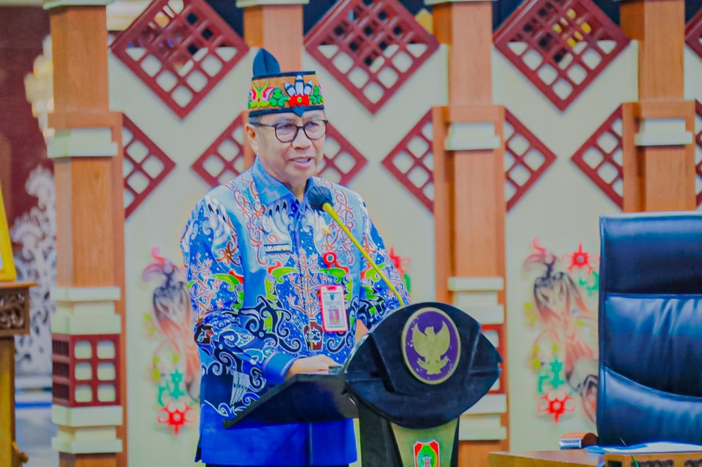 Plt Sekda Prov Kalteng Leonard S Ampung Hadiri Penyerahan dan Penyaluran Bantuan Keuangan kepada Partai Politik Prov. Kalteng