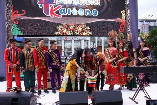 Tim Kesenian Kalteng Berpartisipasi dalam Festival Satu Hari Bersama Kalteng di Sarinah
