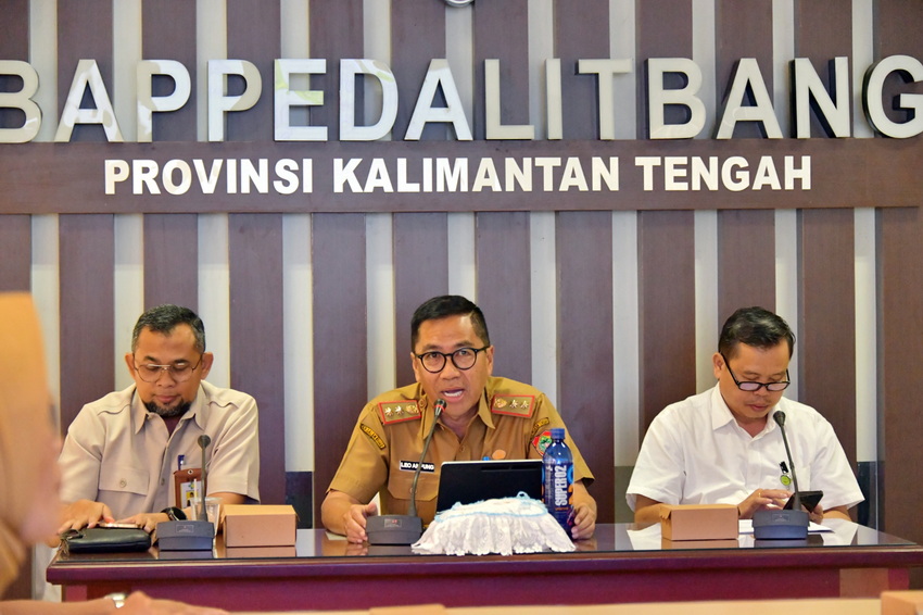 Kepala Bappedalitbang Leonard S. Ampung : Tantangan yang Harus Diatasi Adalah Meningkatkan Pengelolaan Sumber Daya Alam Secara Efisien, Efektif dan Berkelanjutan