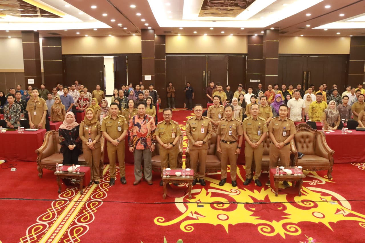 Herson B. Aden Buka Pelatihan Pengoperasian Aplikasi Sistem Informasi dan Administrasi Pemerintah Desa