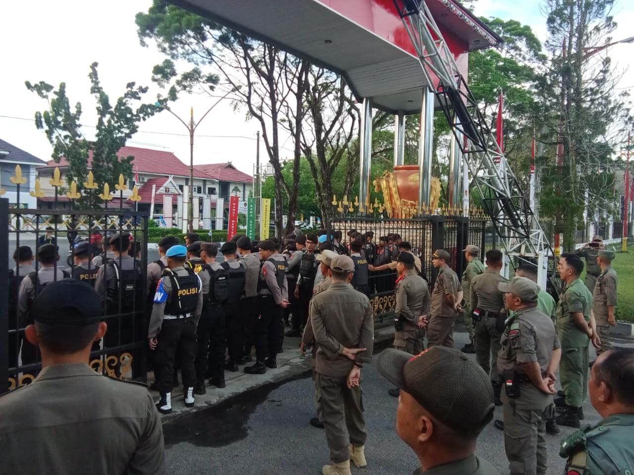 Satpol PP Prov. Kalteng Laksanakan Tugas Pengamanan Terhadap Aksi Damai