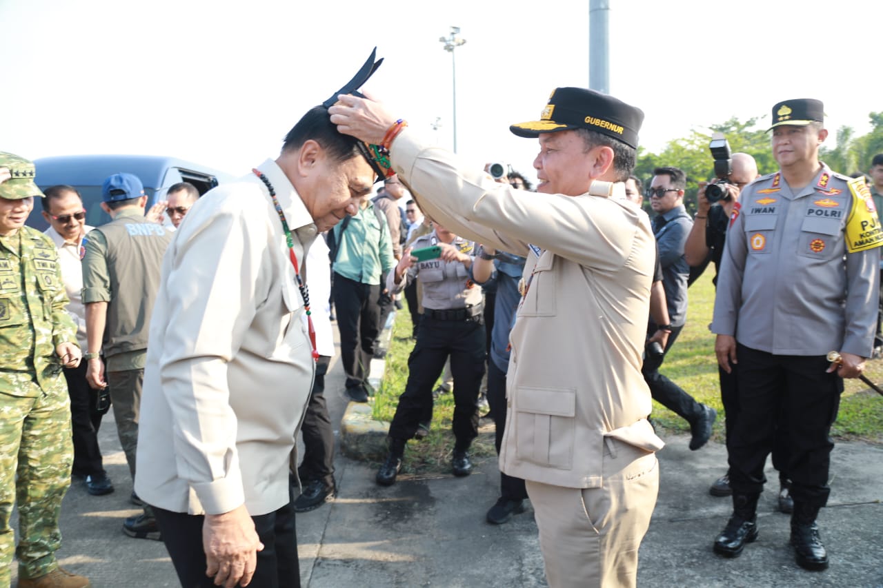 Gubernur Kalteng Agustiar Sabran dan Menkopolkam Djamari Chaniago Tinjau Posko Karhutla