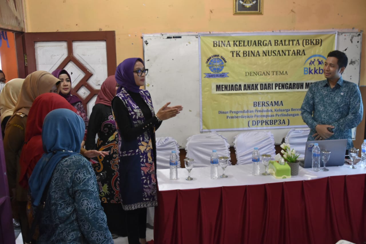Bunda PAUD Prov. Kalteng Ivo Sugianto Sabran Kunjungi TK Bina Nusantara