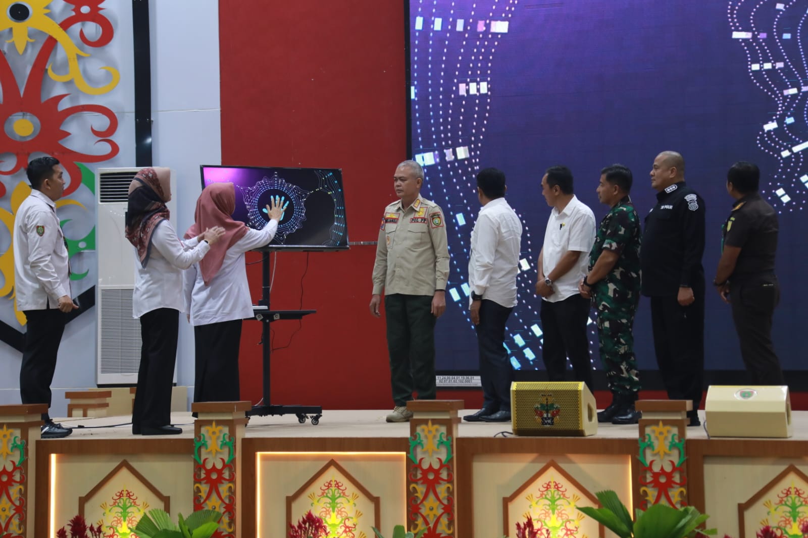 Asisten Ekbang Sri Widanarni Launching Aplikasi Sistem Informasi Kearsipan Dinamis Terintegrasi