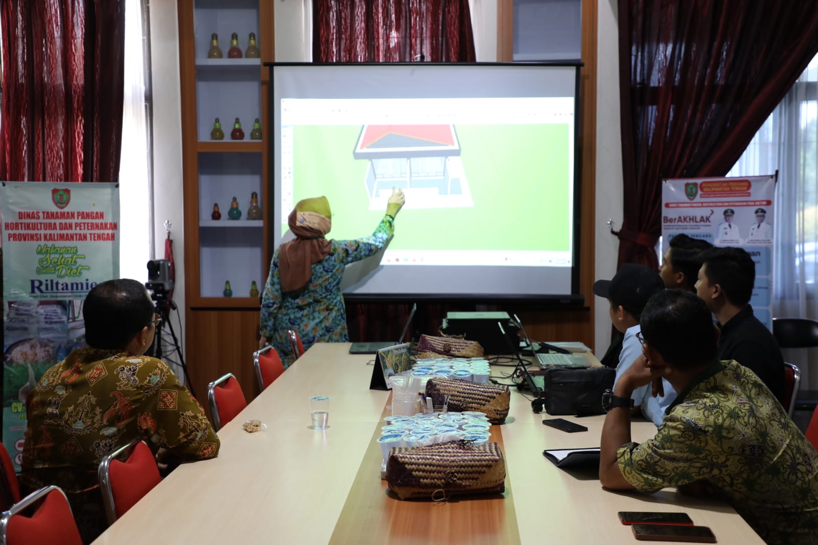 Kadis TPHP Sunarti Pimpin Diskusi Terkait Pembangunan Fasilitas